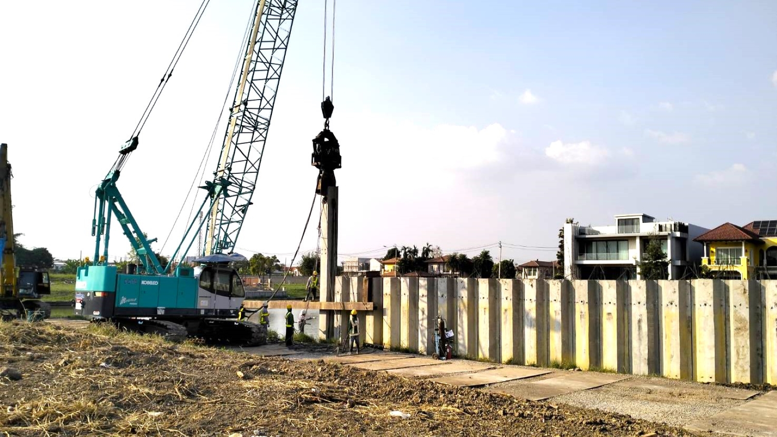 Driving Concrete Sheet Pile (Corrugated)